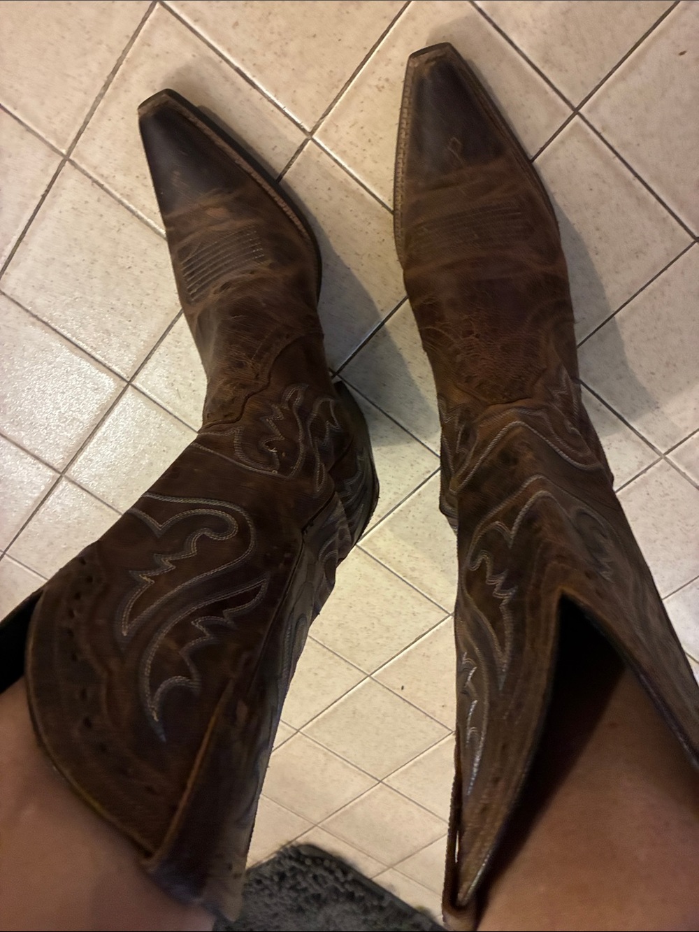 Ariat Brown Western Cowboy Boots - Classic Embroidered Pull-On